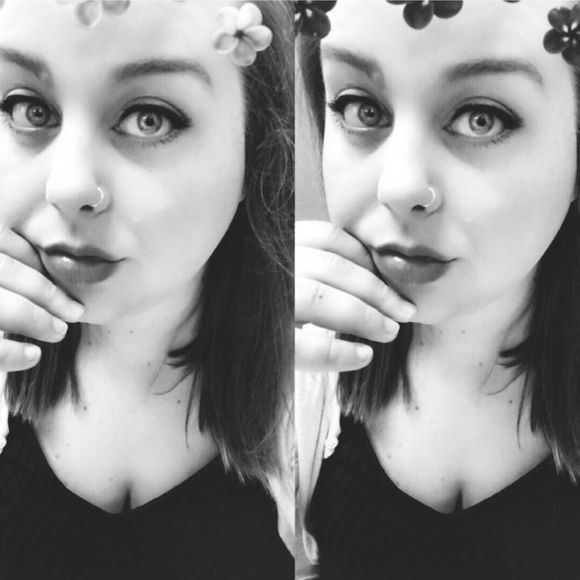 Meet your Posher, Danielle - Picture 1 of 1